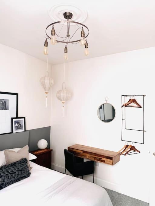 Apartment, 2 Min Walk To Centre. *