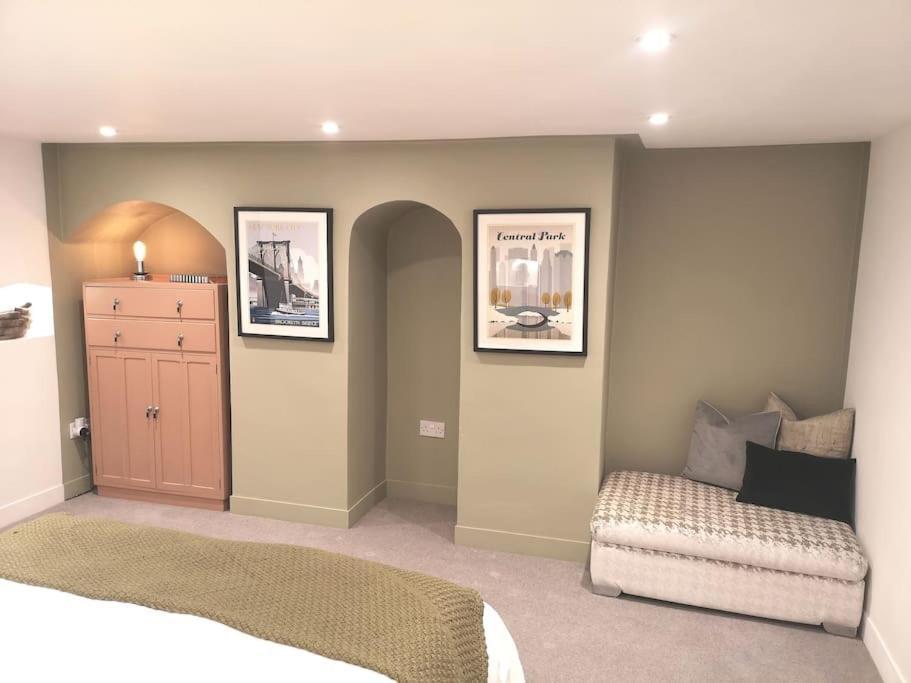 Apartment Apartment, 2 Min Walk To Centre.